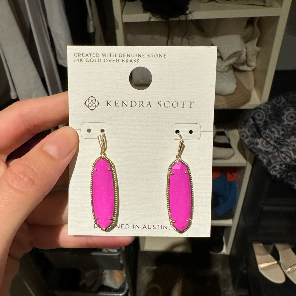 Brand new, never been worn Kendra scott earrings
